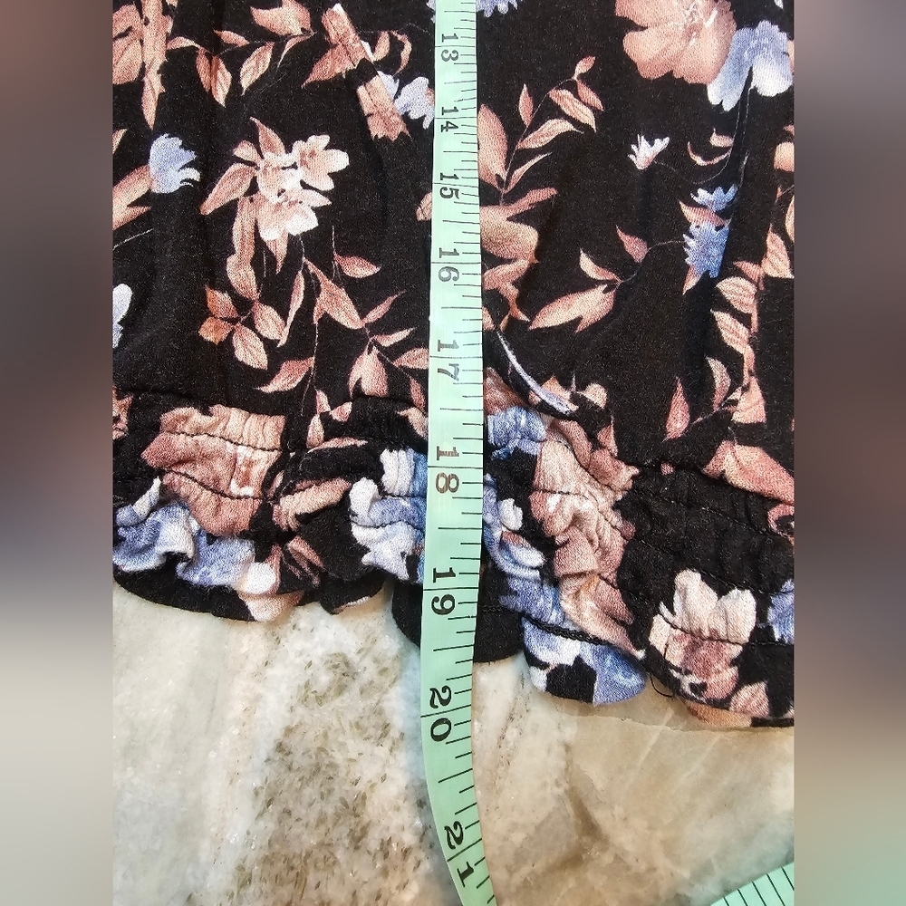 American Eagle Soft Sexy Crepe Floral Wrap Blouse XS Bell Sleeve Black Blue Tan - Picture 11 of 11
